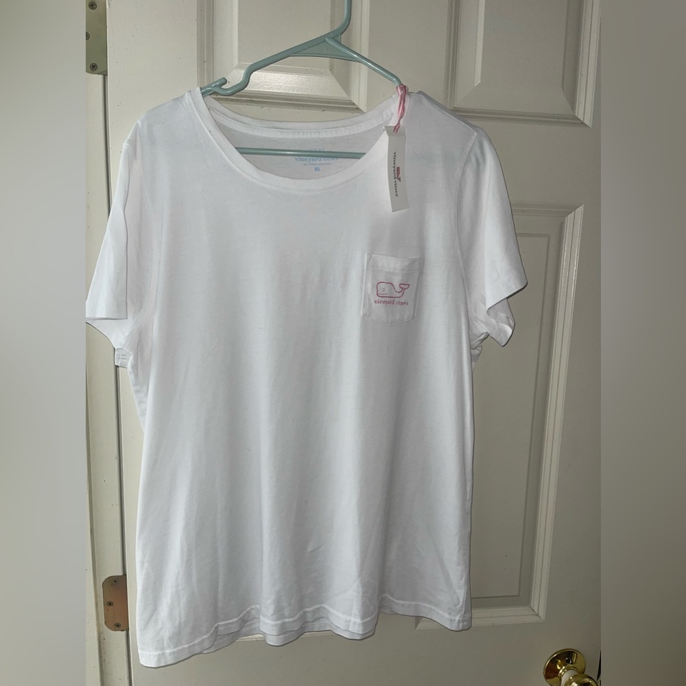 Never worn vineyard vines woman top XL. Open  to all offers